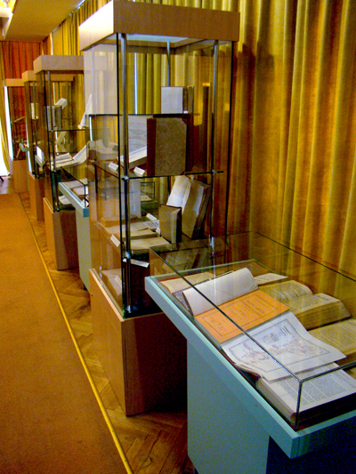 Imagine din expozitia Valori bibliofile �n anticariate